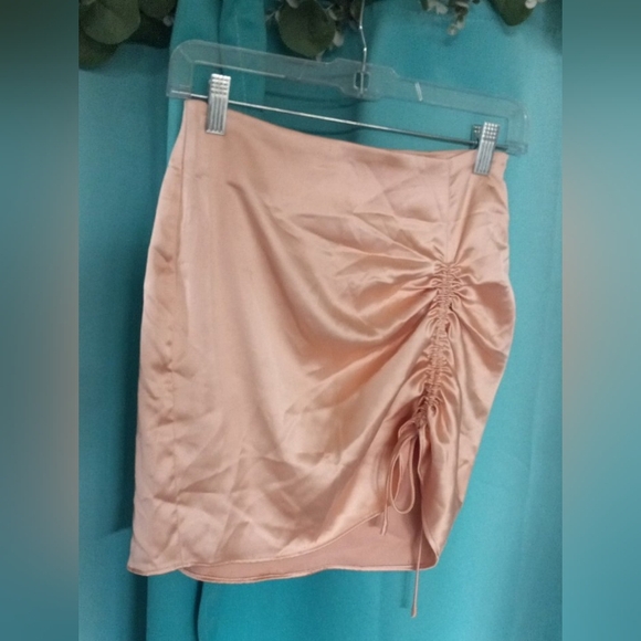 Forever 21 Peach Mini Skirt - Picture 1 of 2